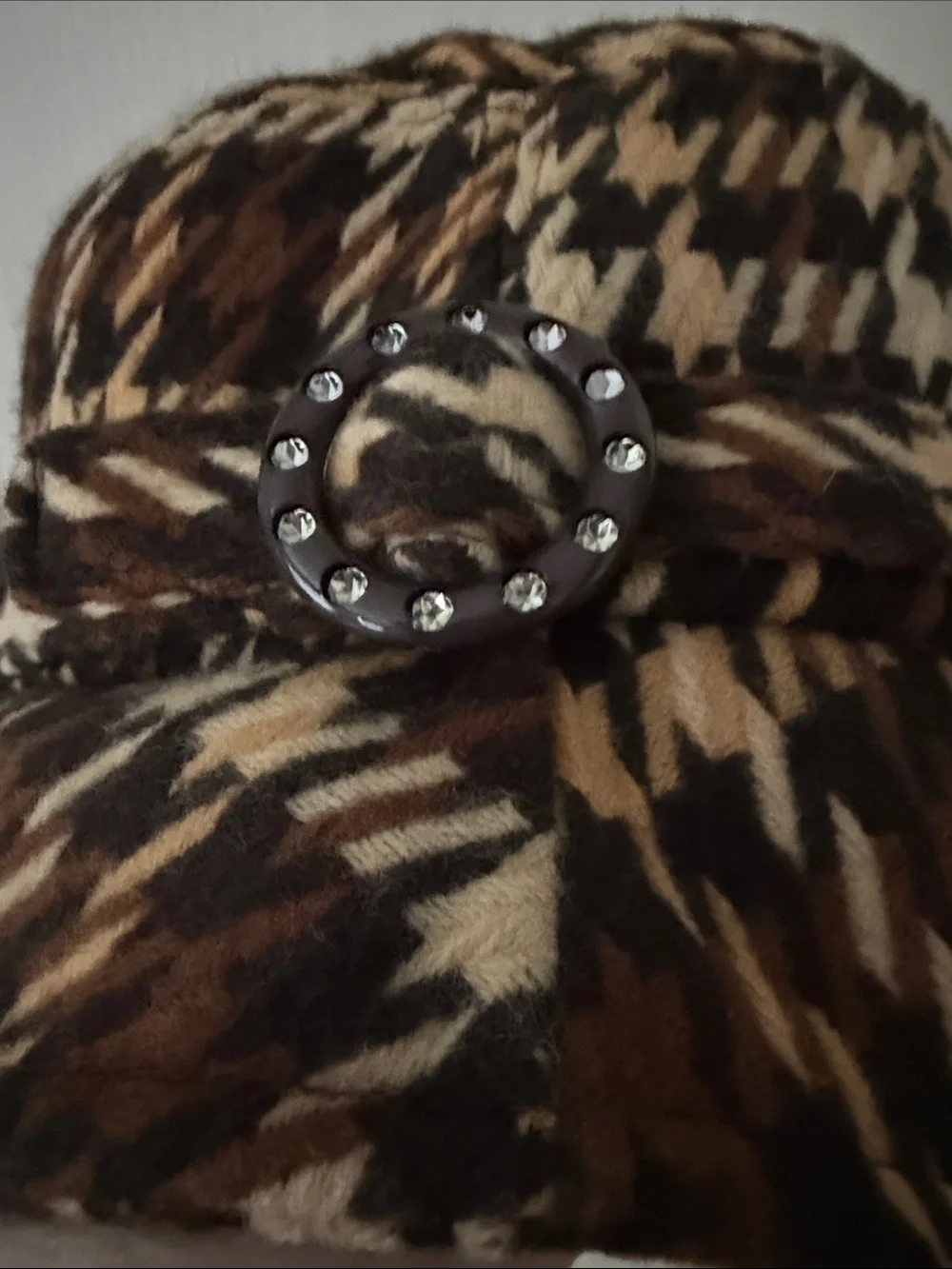 NWT D&Y Brown and Cream Houndstooth Bucket Hat with Accent Buckle